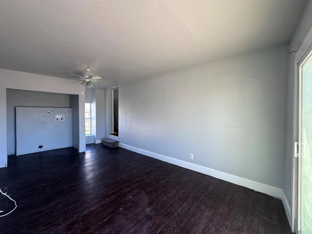 211 Sunnyside Drive, Waxahachie, TX 75165