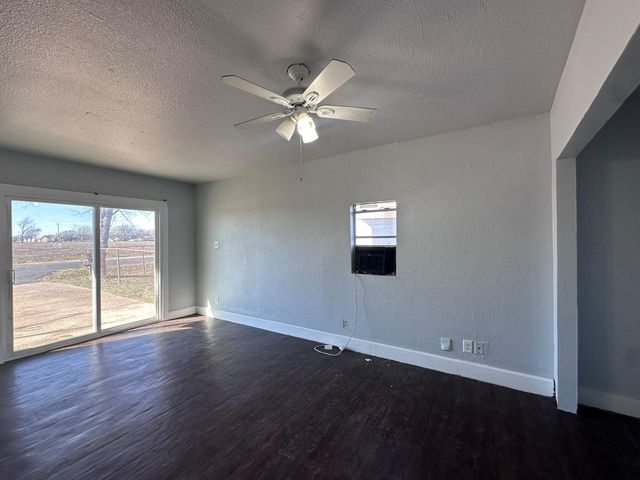 211 Sunnyside Drive, Waxahachie, TX 75165