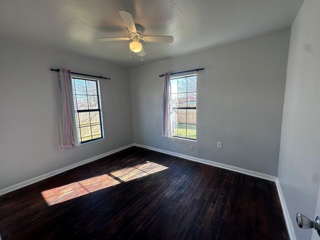 211 Sunnyside Drive, Waxahachie, TX 75165