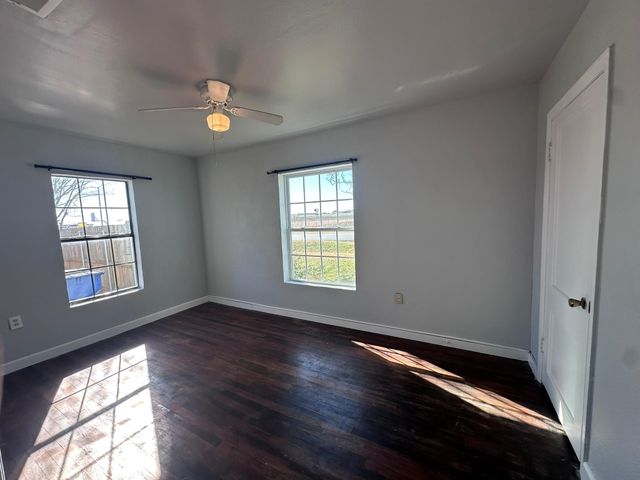 211 Sunnyside Drive, Waxahachie, TX 75165