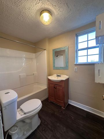 211 Sunnyside Drive, Waxahachie, TX 75165