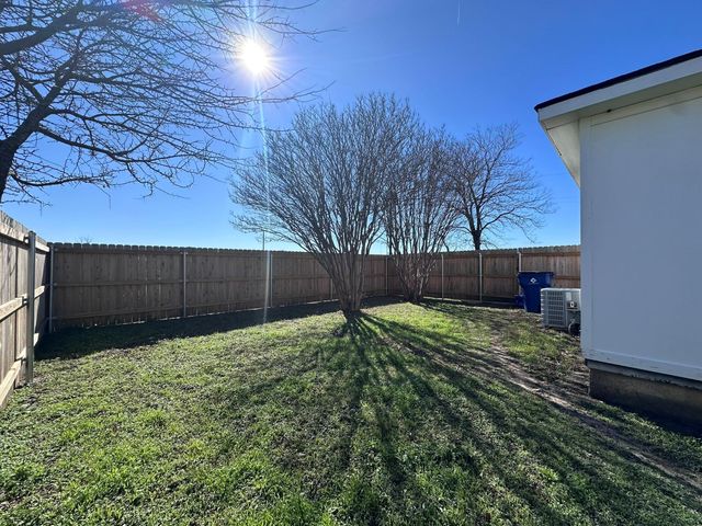 211 Sunnyside Drive, Waxahachie, TX 75165