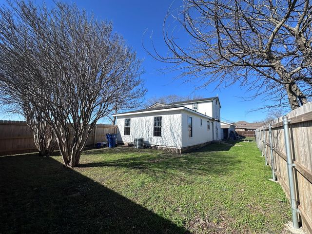 211 Sunnyside Drive, Waxahachie, TX 75165