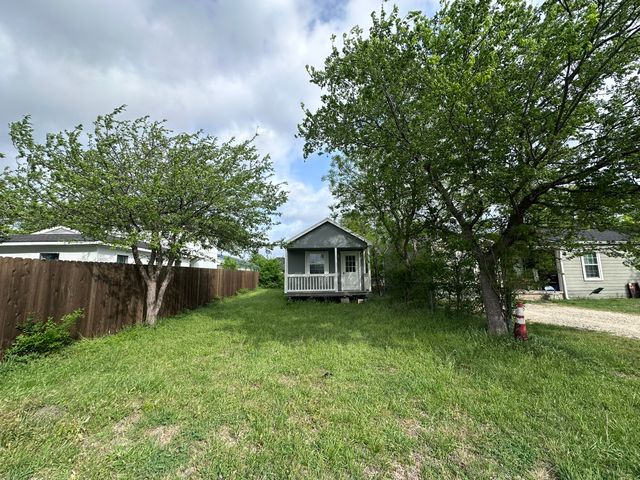 211 Sunnyside Drive, Waxahachie, TX 75165