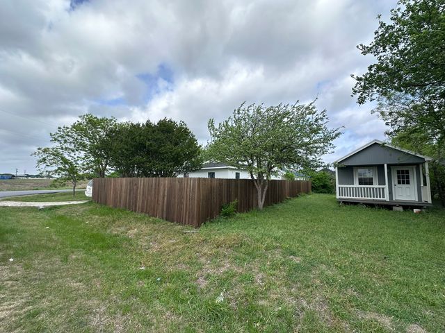 211 Sunnyside Drive, Waxahachie, TX 75165