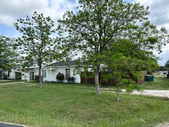 211 Sunnyside Drive, Waxahachie, TX 75165