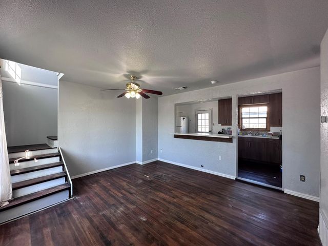 211 Sunnyside Drive, Waxahachie, TX 75165