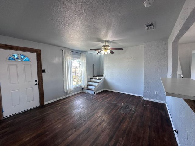 211 Sunnyside Drive, Waxahachie, TX 75165