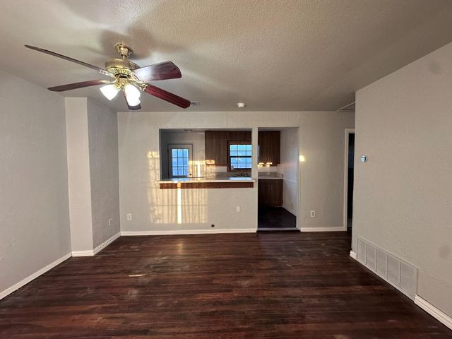 211 Sunnyside Drive, Waxahachie, TX 75165