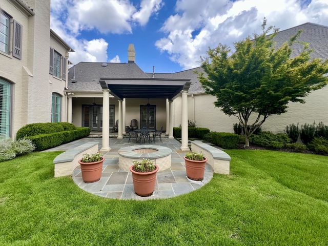 2360 MONT ALBAN CV, Germantown, TN 38139