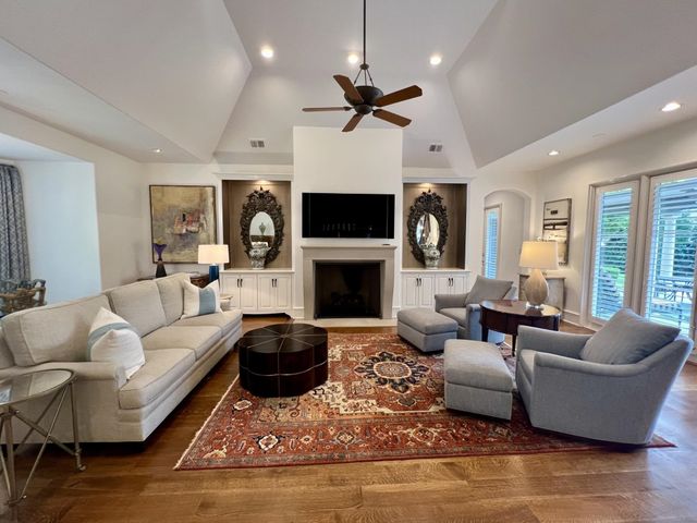 2360 MONT ALBAN CV, Germantown, TN 38139