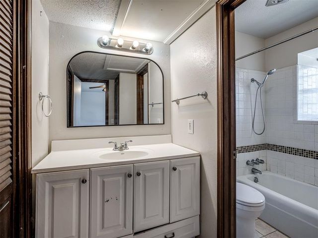 11301 N May Avenue C, Oklahoma City, OK 73120