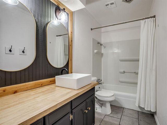 11301 N May Avenue C, Oklahoma City, OK 73120