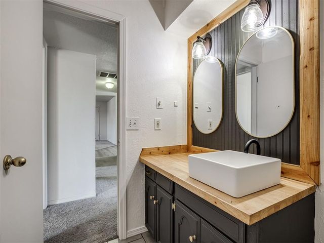 11301 N May Avenue C, Oklahoma City, OK 73120