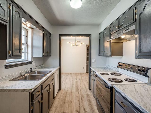 11301 N May Avenue C, Oklahoma City, OK 73120
