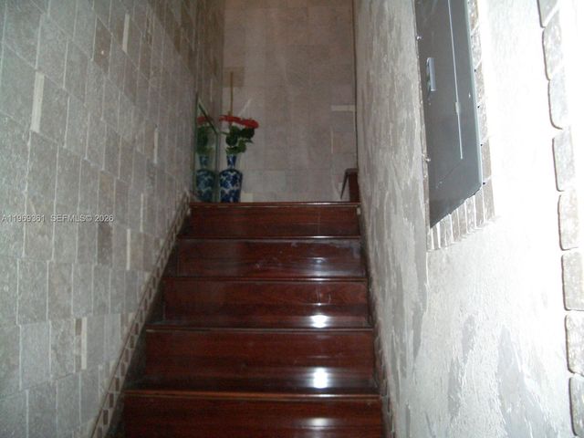 10900 SW 104th St 324, Miami, FL 33176