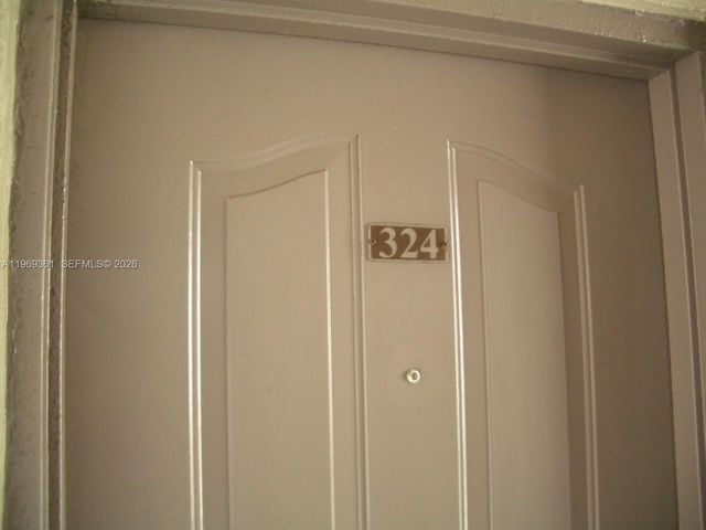 10900 SW 104th St 324, Miami, FL 33176