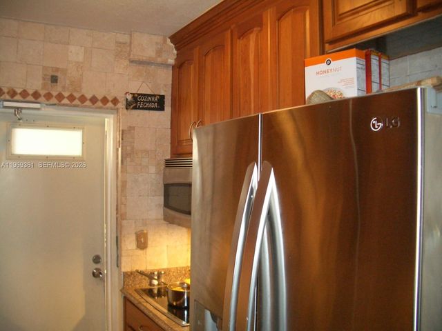 10900 SW 104th St 324, Miami, FL 33176