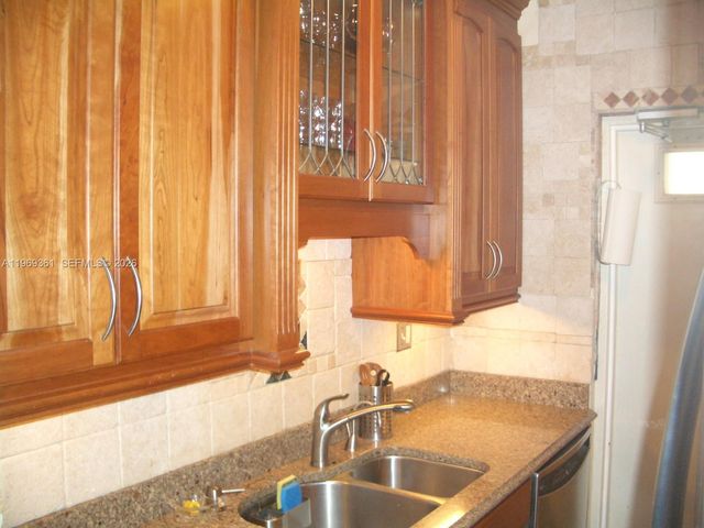 10900 SW 104th St 324, Miami, FL 33176