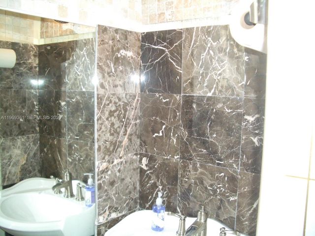 10900 SW 104th St 324, Miami, FL 33176