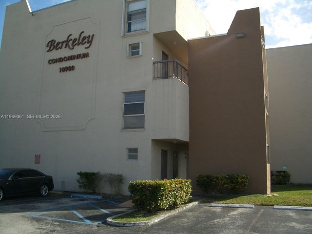 10900 SW 104th St 324, Miami, FL 33176