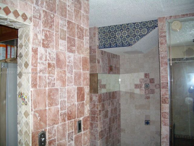 10900 SW 104th St 324, Miami, FL 33176