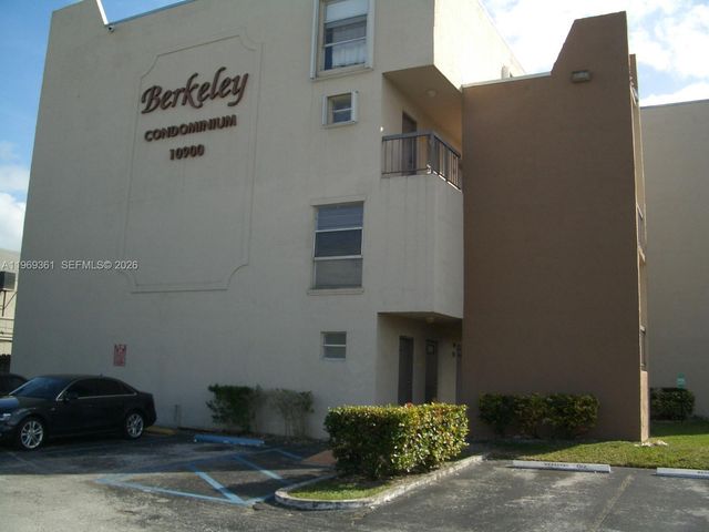 10900 SW 104th St 324, Miami, FL 33176