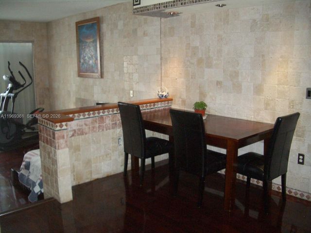 10900 SW 104th St 324, Miami, FL 33176