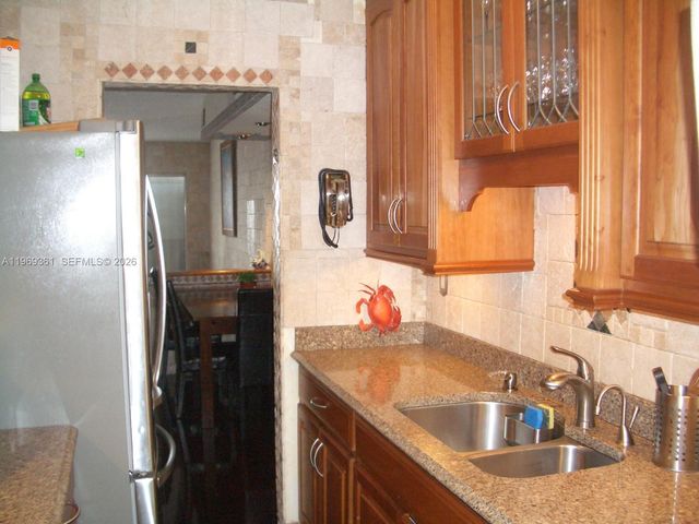 10900 SW 104th St 324, Miami, FL 33176