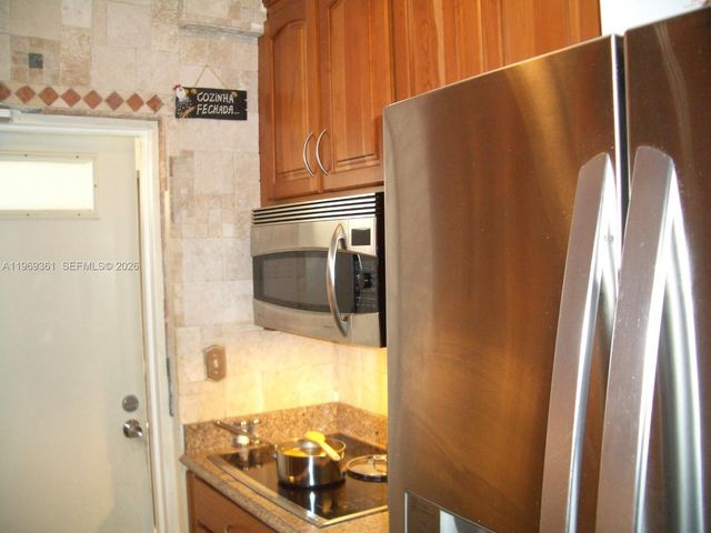 10900 SW 104th St 324, Miami, FL 33176