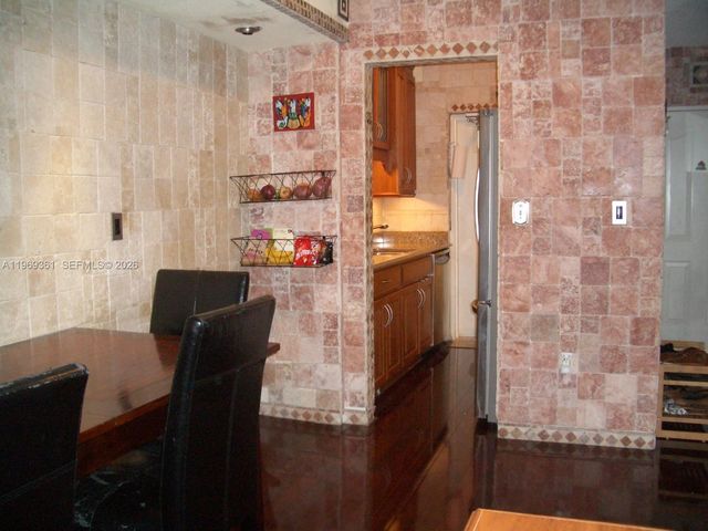 10900 SW 104th St 324, Miami, FL 33176