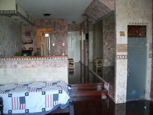 10900 SW 104th St 324, Miami, FL 33176