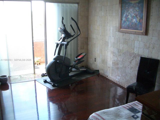 10900 SW 104th St 324, Miami, FL 33176