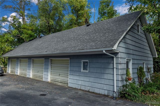 6989 Ward Road, Wheatfield, NY 14120