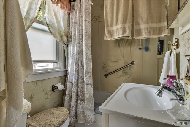 6989 Ward Road, Wheatfield, NY 14120