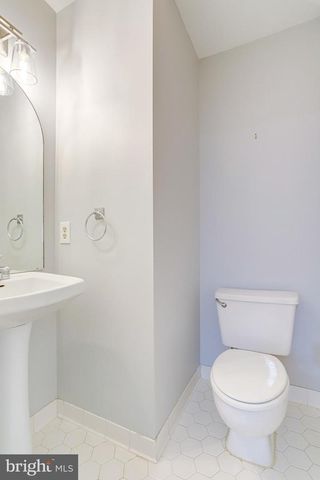 1706 S EDGEWOOD ST, Arlington, VA 22204