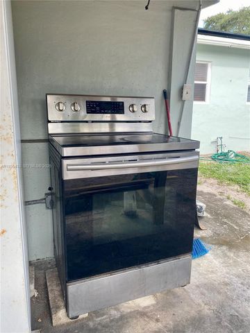 6730 Cleveland St, Hollywood, FL 33024