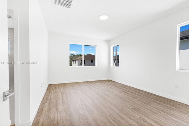 22431 SW 125 ave 19B, Miami, FL 33170