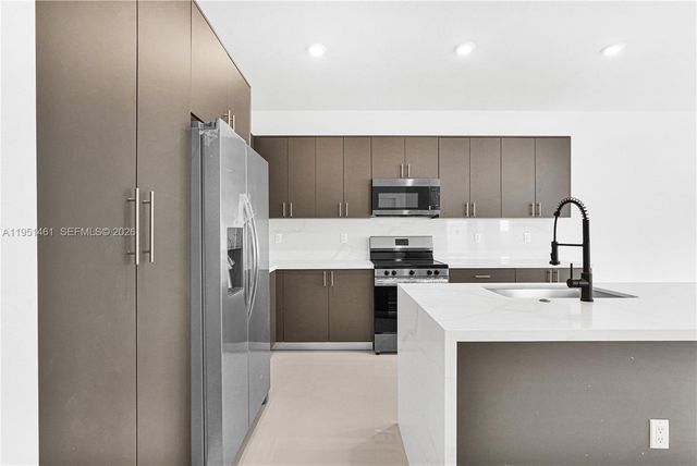 22431 SW 125 ave 19B, Miami, FL 33170