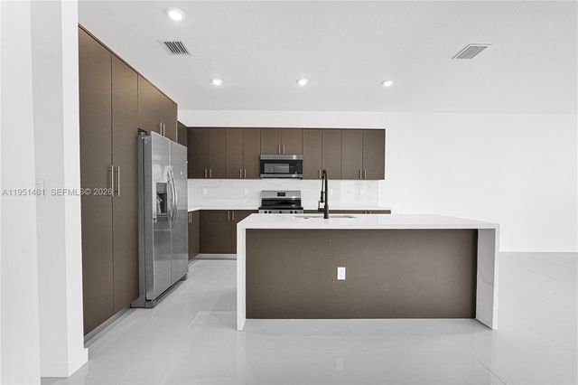 22431 SW 125 ave 19B, Miami, FL 33170