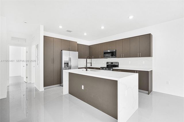 22431 SW 125 ave 19B, Miami, FL 33170