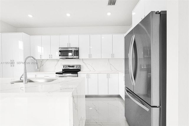 22431 SW 125 ave 19B, Miami, FL 33170