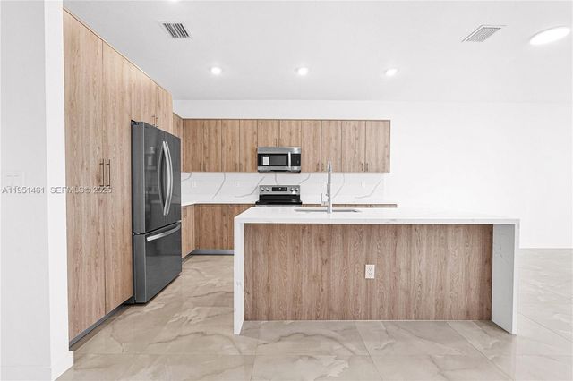 22431 SW 125 ave 19B, Miami, FL 33170