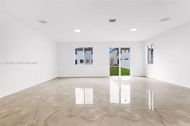 22431 SW 125 ave 19B, Miami, FL 33170