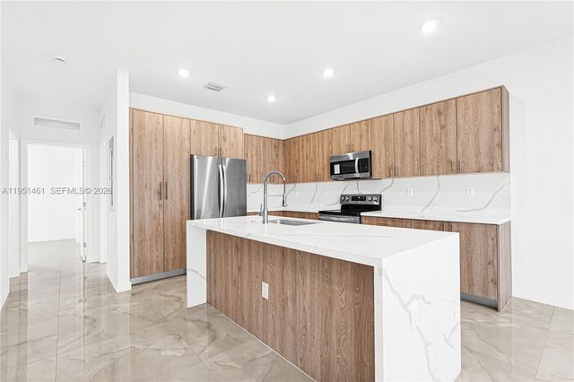 22431 SW 125 ave 19B, Miami, FL 33170