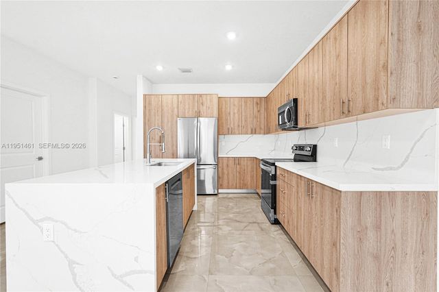 22431 SW 125 ave 19B, Miami, FL 33170