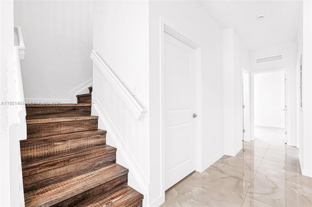 22431 SW 125 ave 19B, Miami, FL 33170