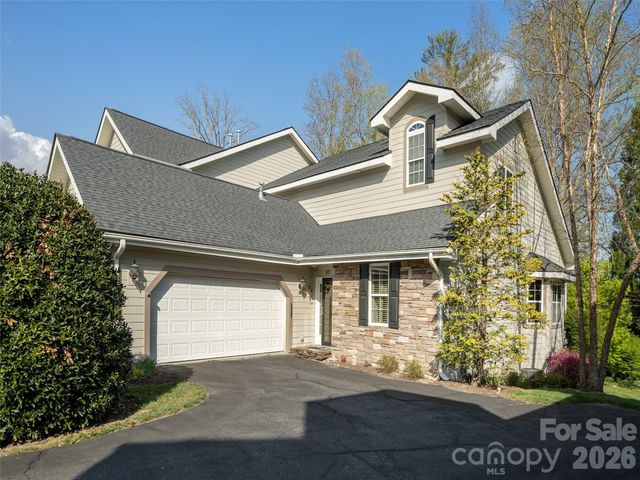 83 Towne Place Drive, Hendersonville, NC 28792