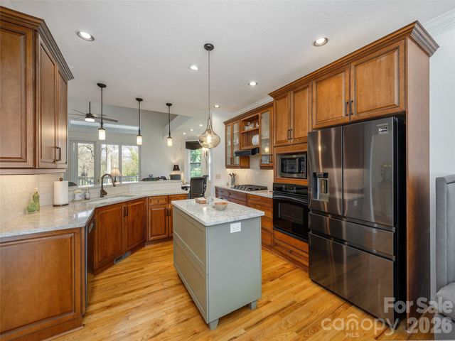 83 Towne Place Drive, Hendersonville, NC 28792