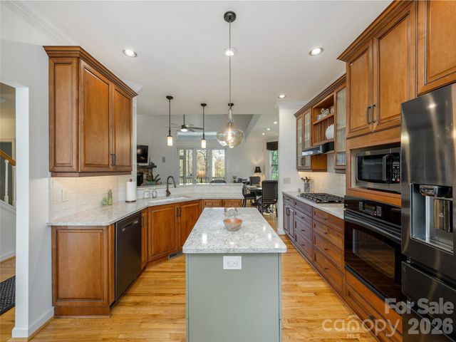 83 Towne Place Drive, Hendersonville, NC 28792